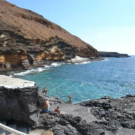 Tenerife Sur, * طوستا ديل سيلونثيو